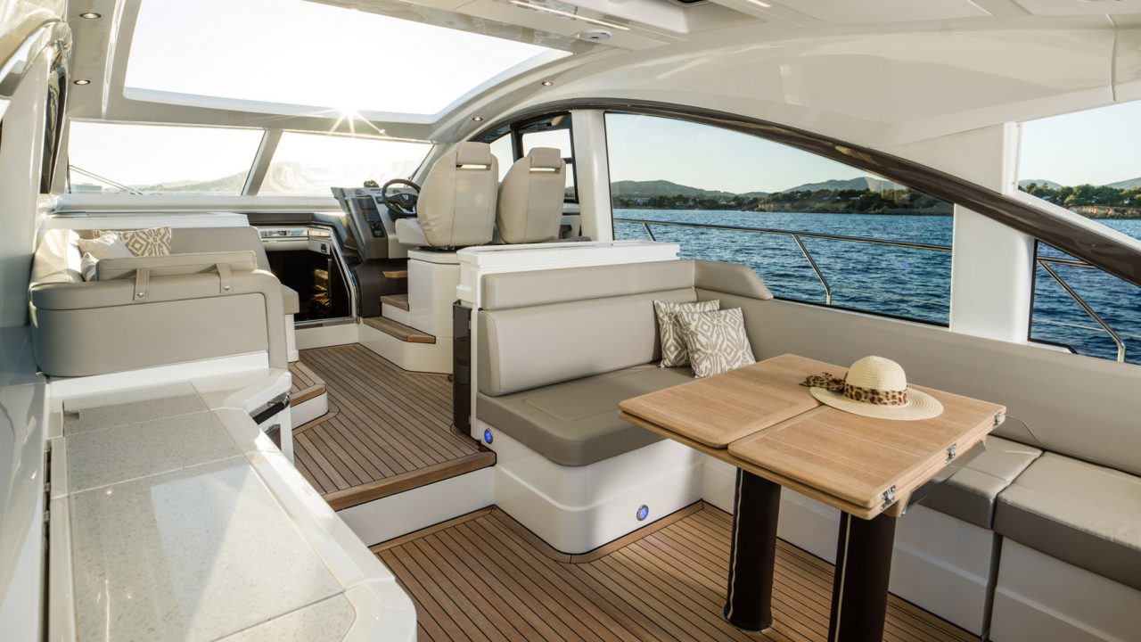 Интерьер яхты Targa 53 Open