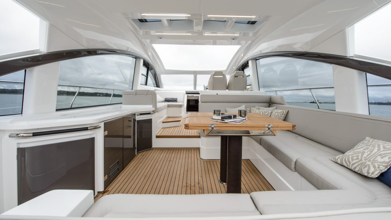 Интерьер яхты Targa 53 Open