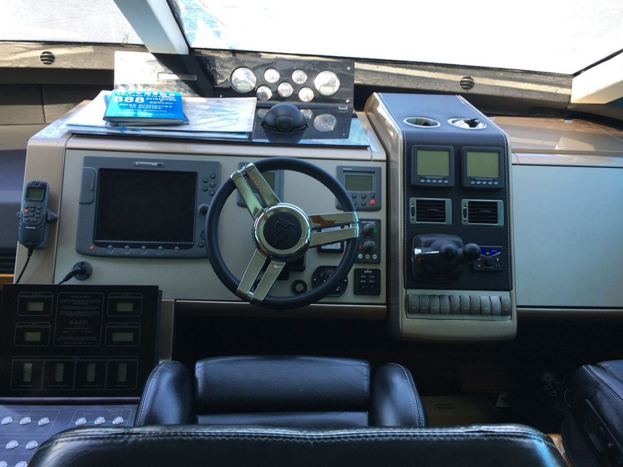 Fairline Squadron 55 | Интерьер 15