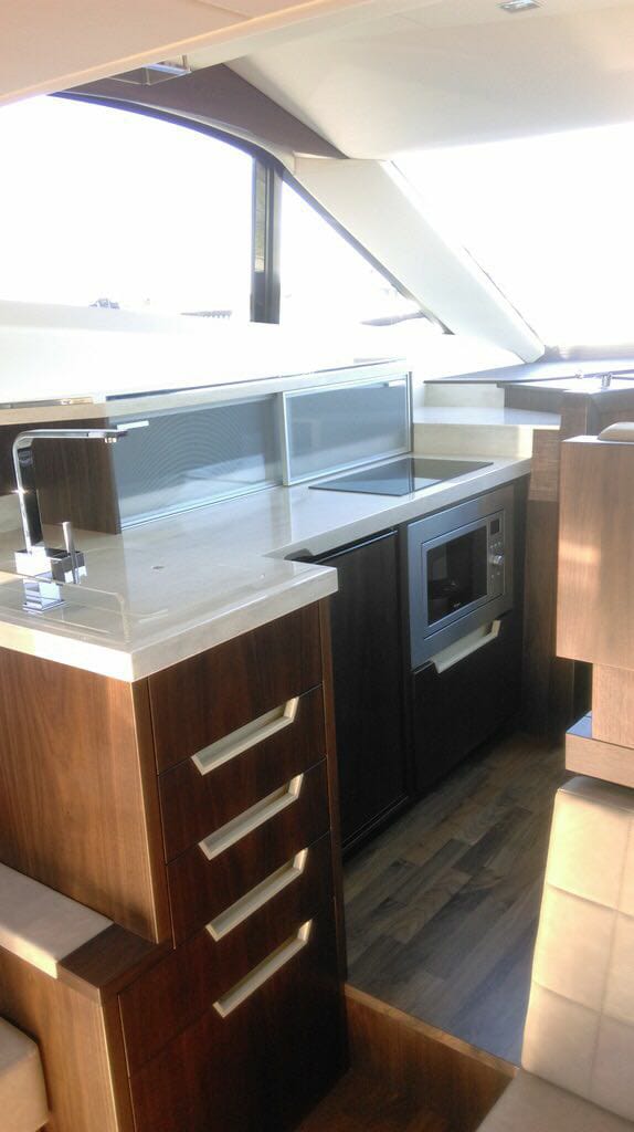 Galeon 420 Fly | Интерьер 1