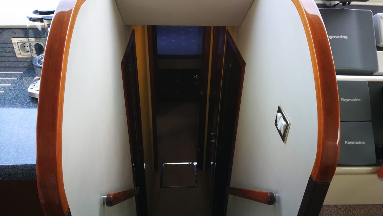 Fairline Phantom 50 | Интерьер 10