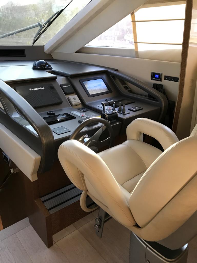 Dominator 640 | Интерьер 1