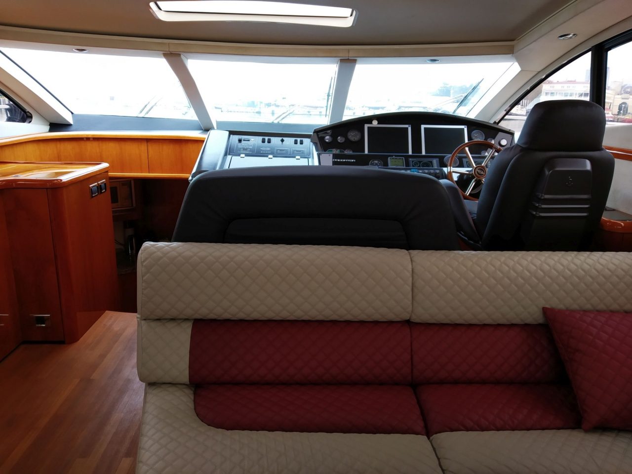 Sunseeker Predator 72 | Интерьер 1