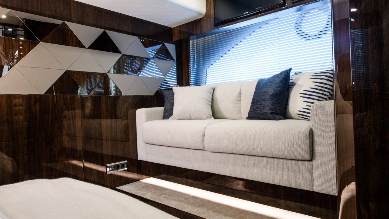 Салон новой 45-футовой яхты Fairline Targa 45 GT