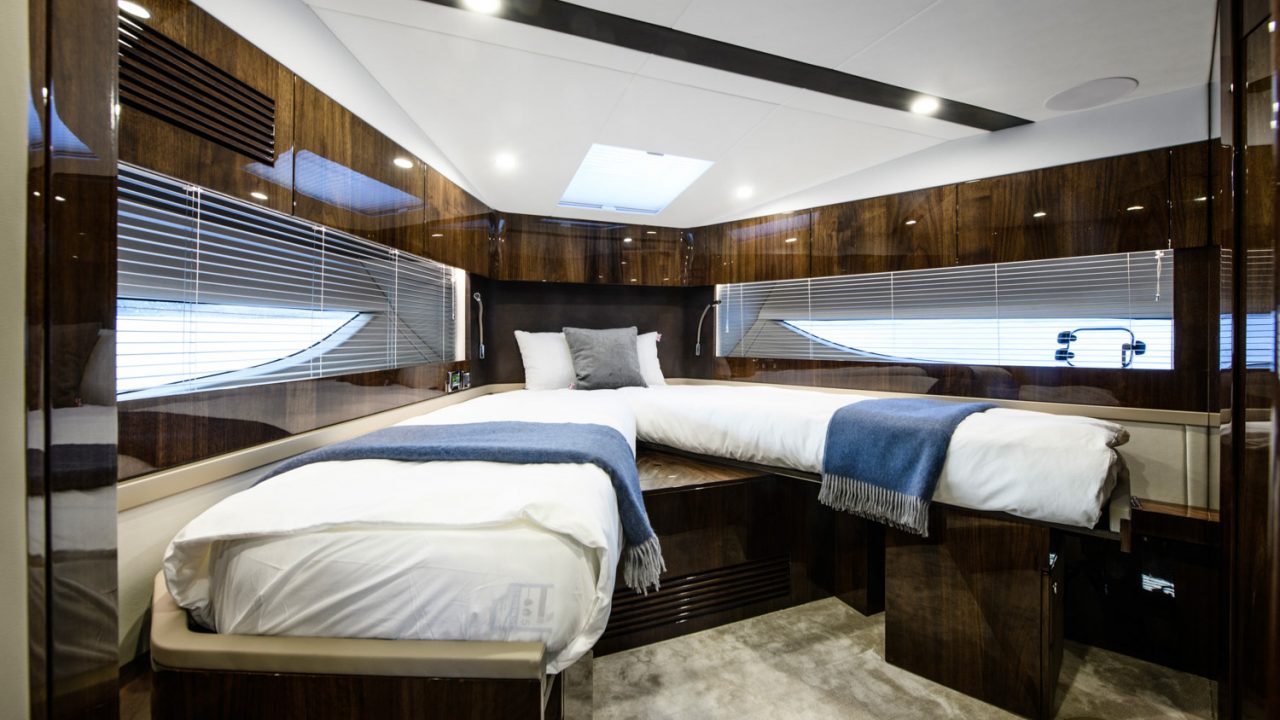 Гостевая каюта новой 45-футовой яхты Fairline Targa 45 GT