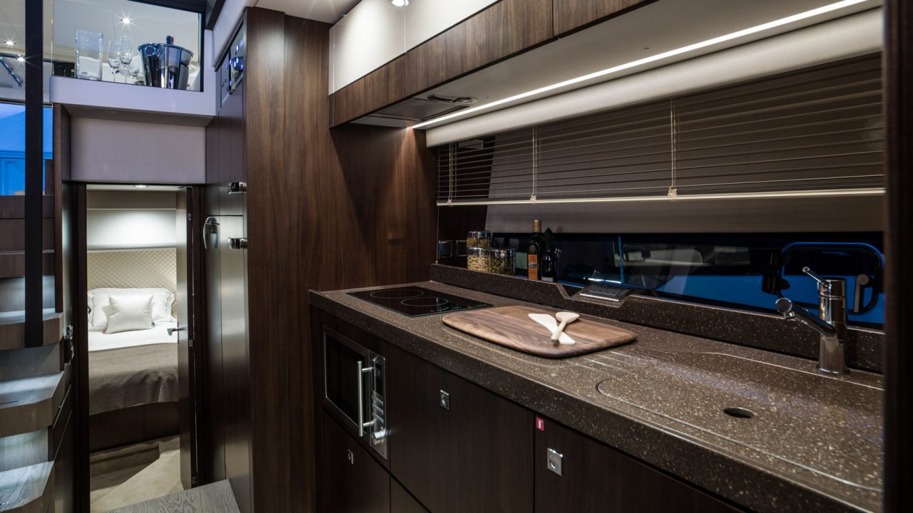 Интерьер моторной яхты Targa 50 GT