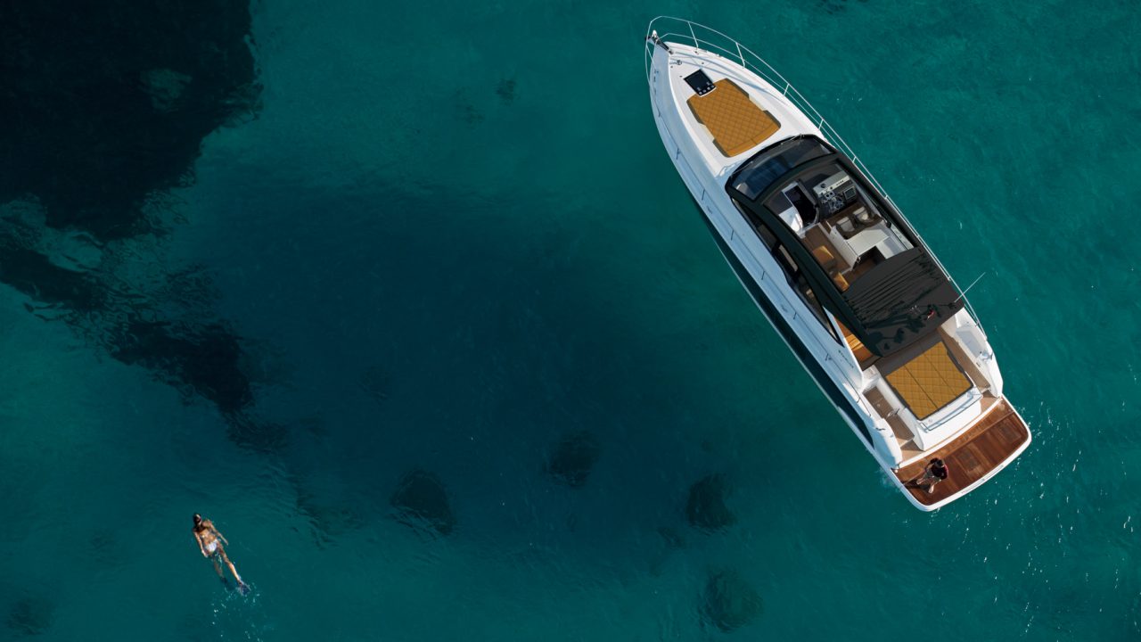 Экстерьер 15-метровой круизной яхты Fairline Targa 50 Open