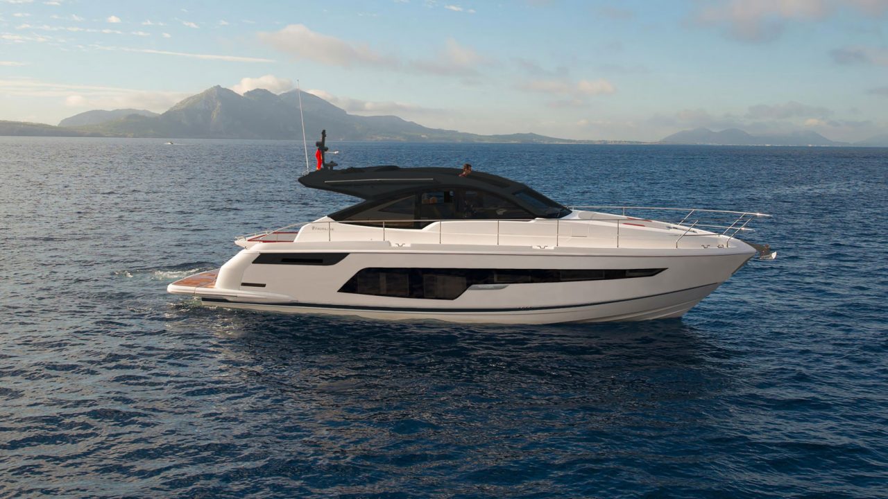 Экстерьер 15-метровой круизной яхты Fairline Targa 50 Open