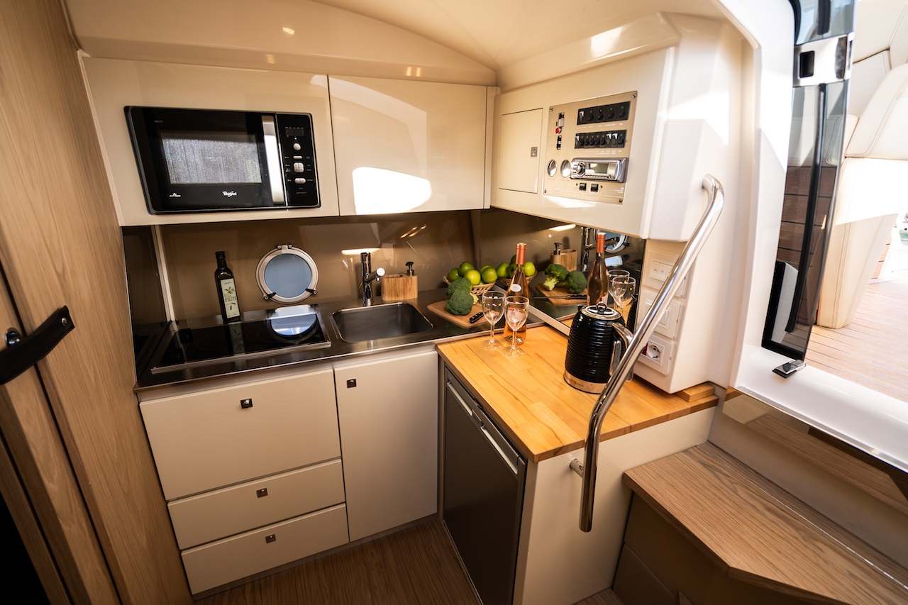 Sessa Marine C35 | Интерьер 10