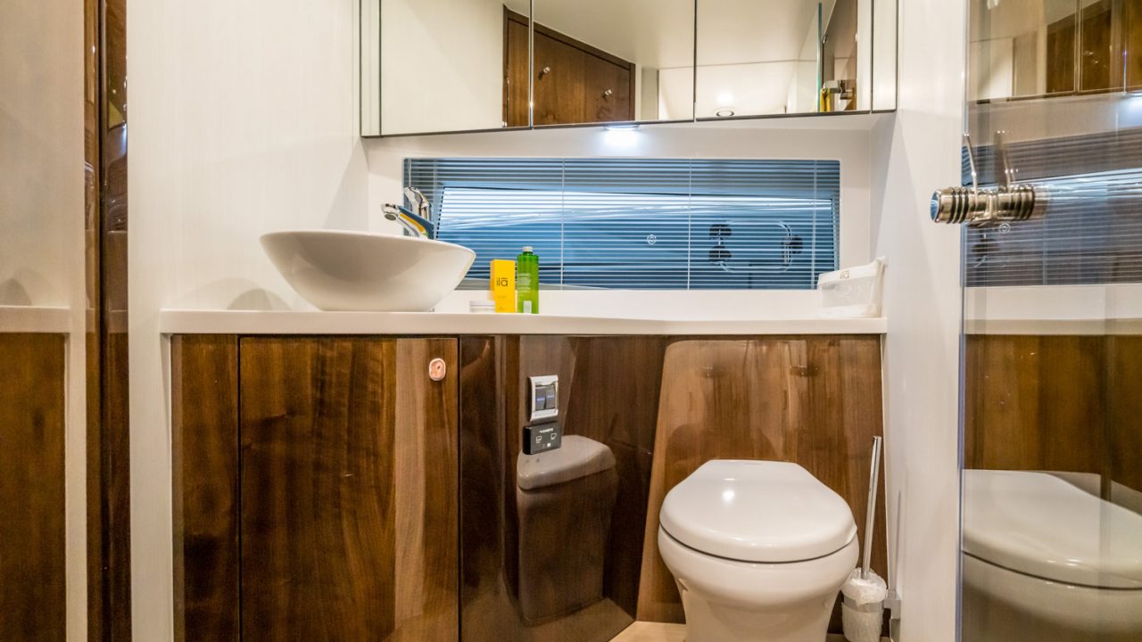 Гальюн новой яхты Fairline Targa 45 GT 45 GT-6