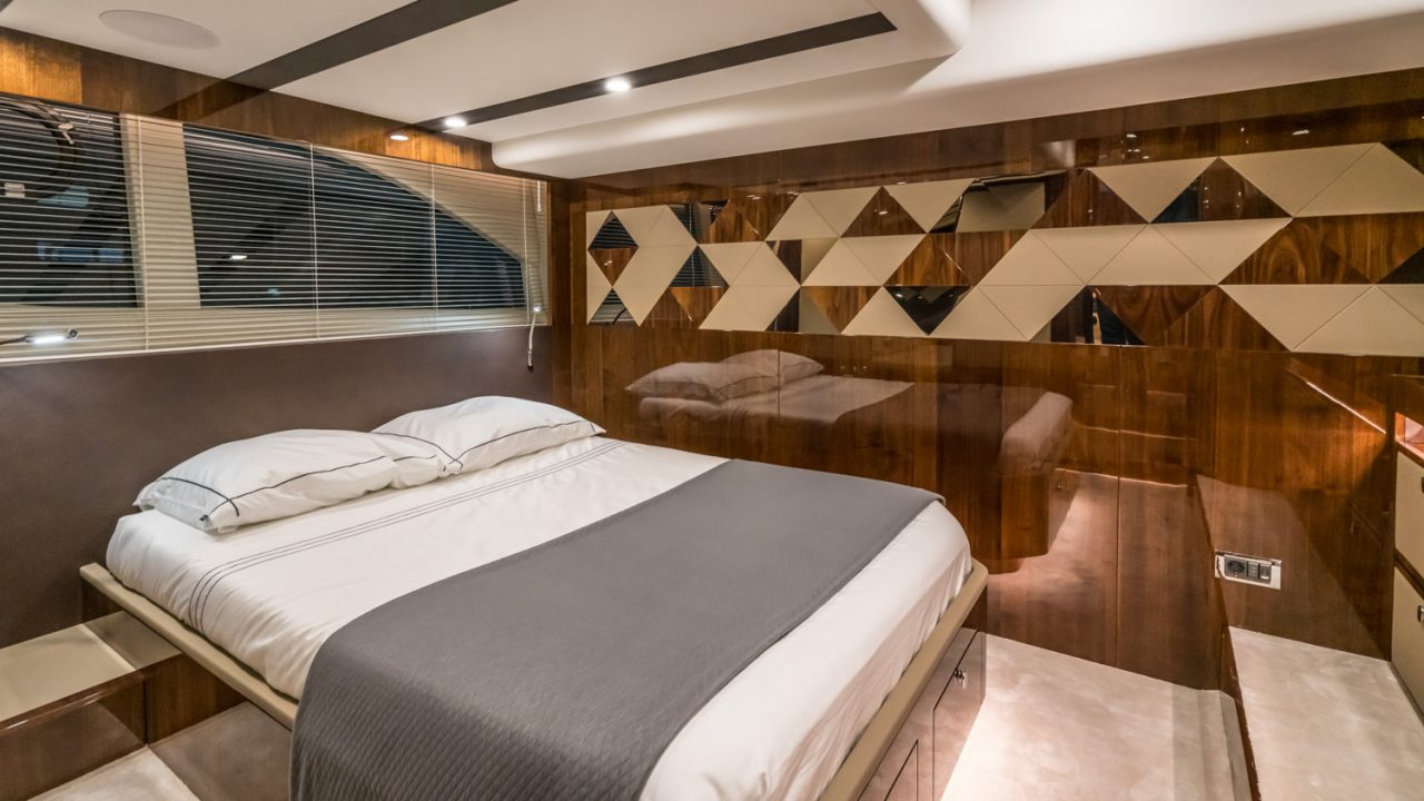 Мастер каюта яхты Fairline Targa 45 GT