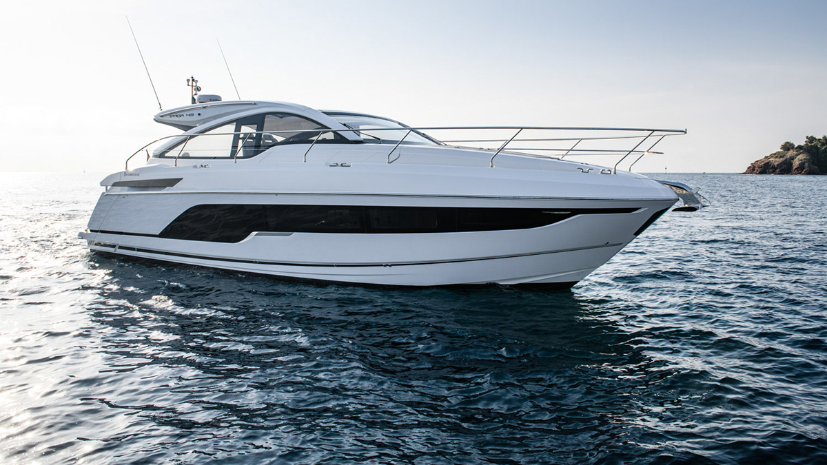Новая яхта Fairline Targa 45 GT (14,2 м) с закрытым салоном