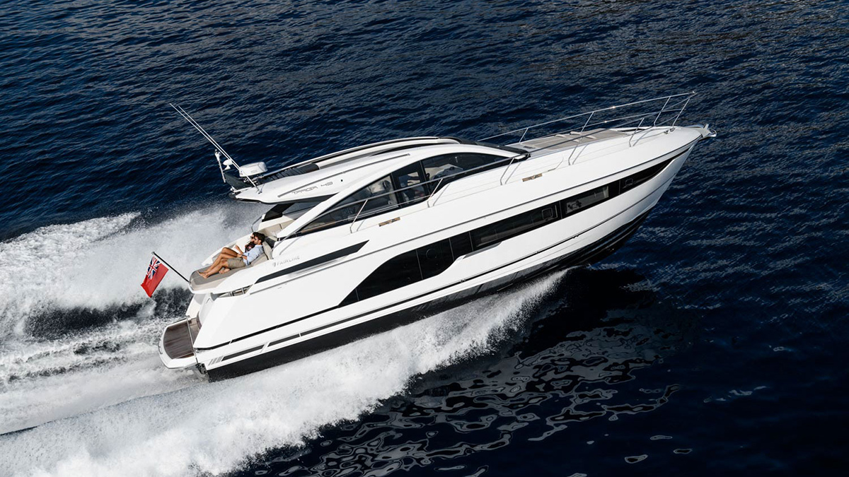 Новая яхта Fairline Targa 45 GT (14,2 м) с закрытым салоном