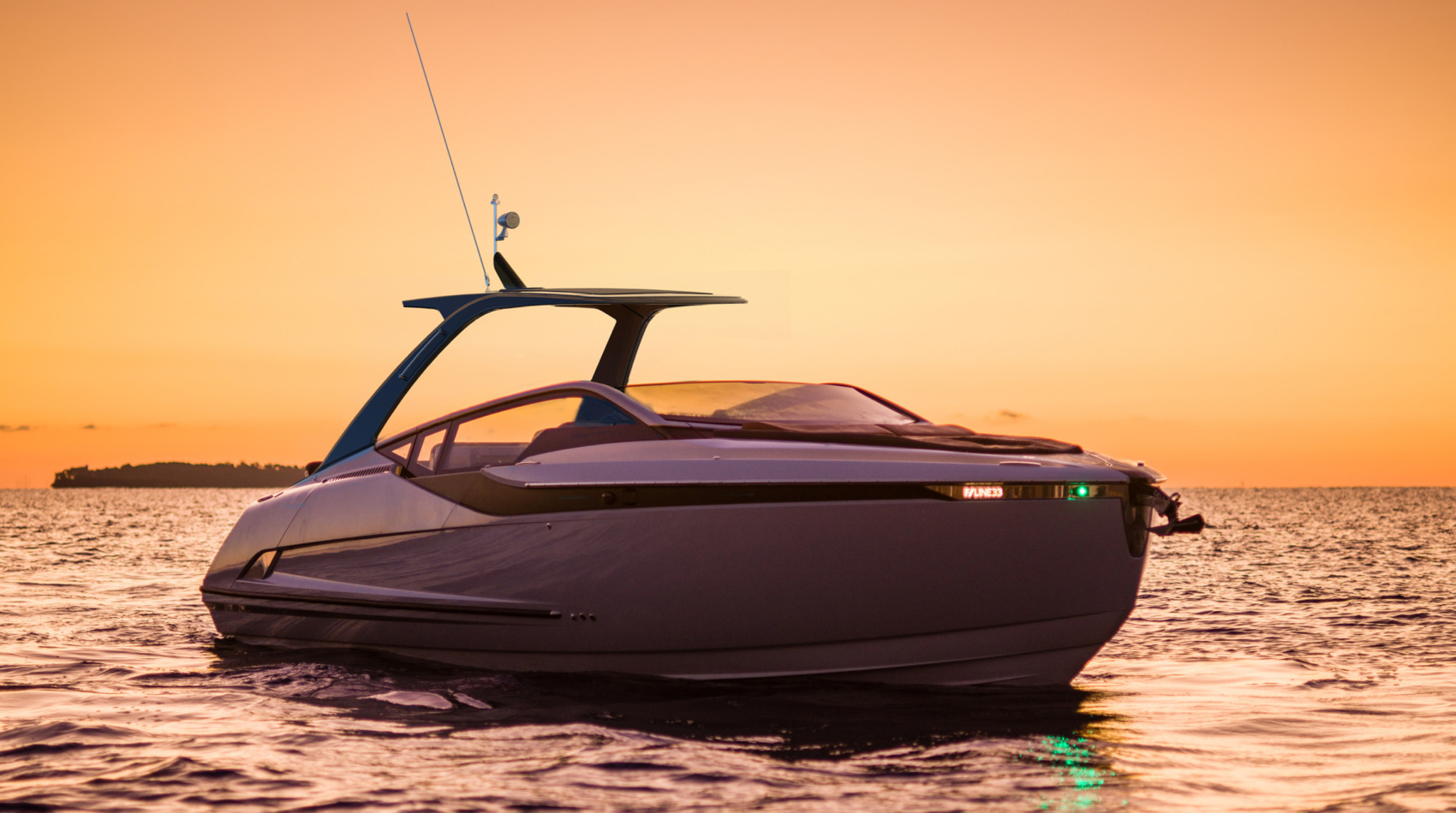 F-Line 33 Outboard | Экстерьер 4