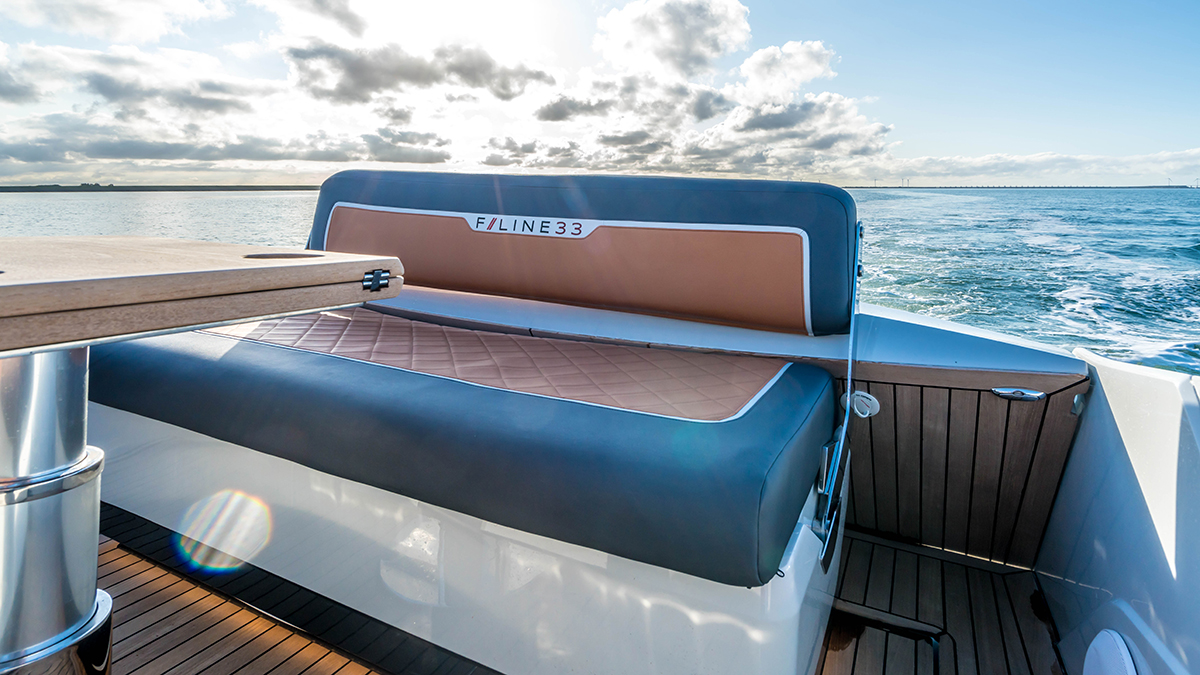 F-Line 33 Outboard | Экстерьер 5