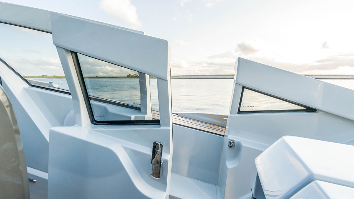 F-Line 33 Outboard | Экстерьер 7