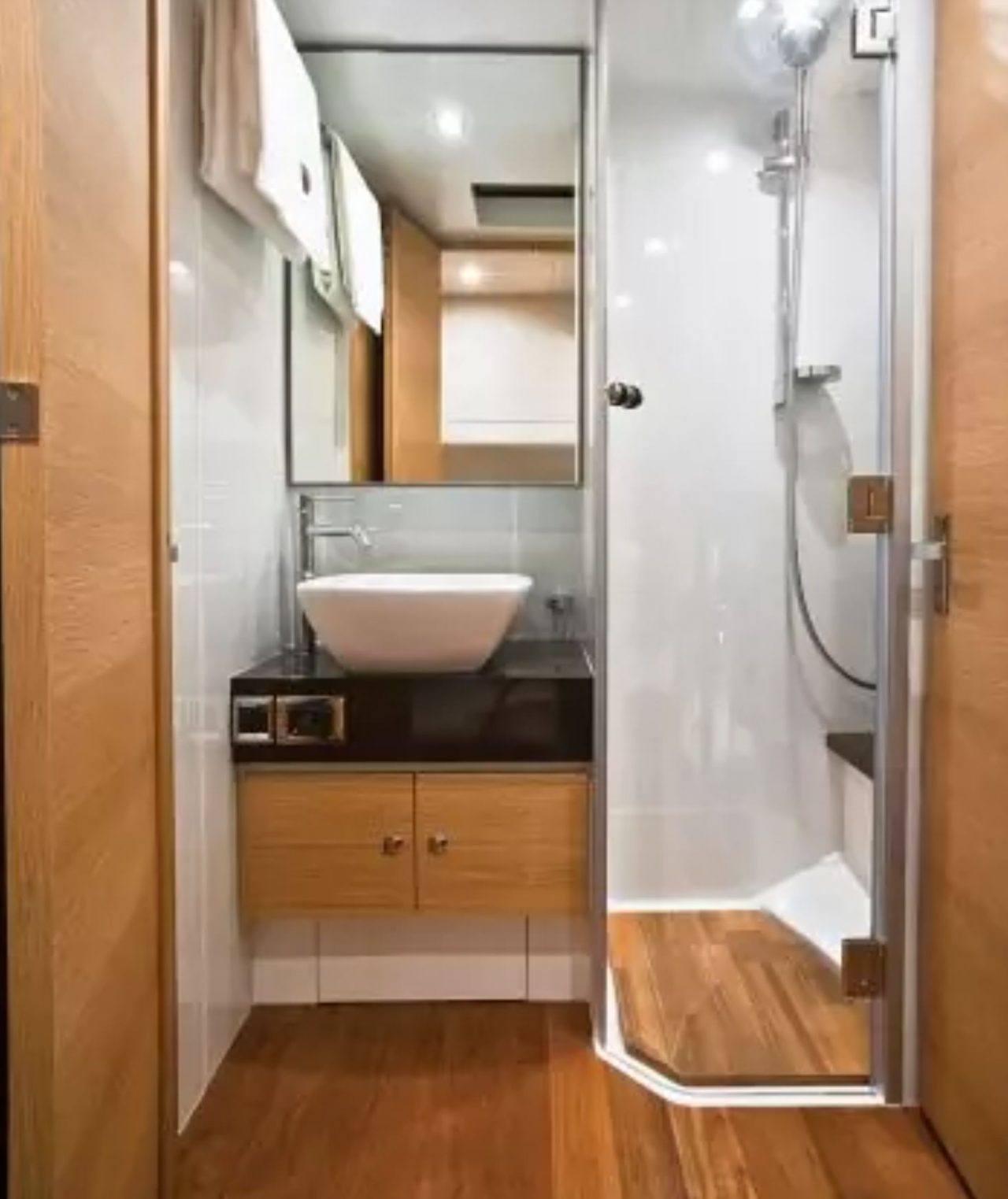 Fairline Squadron 42 | Интерьер 9