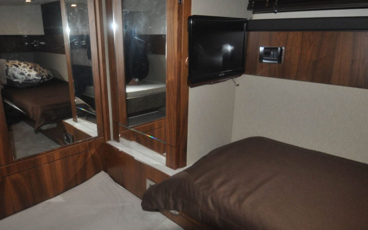Fairline Squadron 42 | Интерьер 10