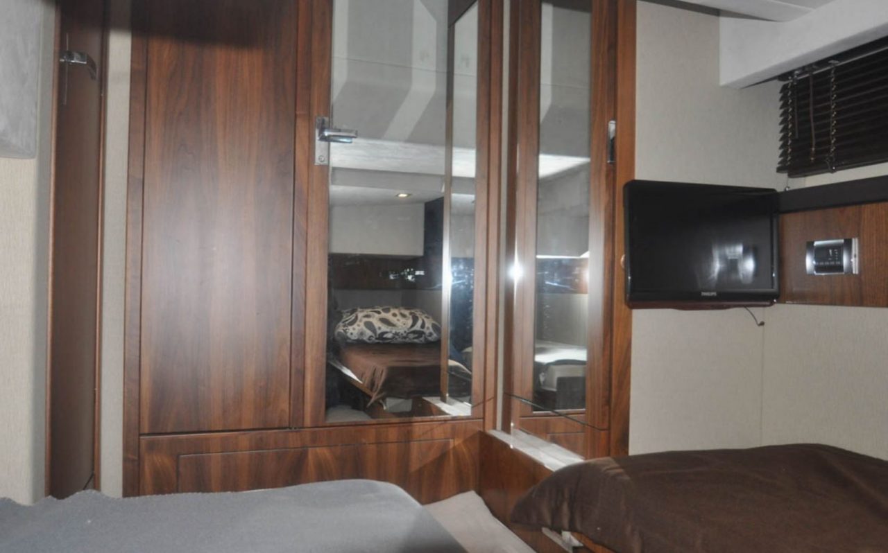 Fairline Squadron 42 | Интерьер 11