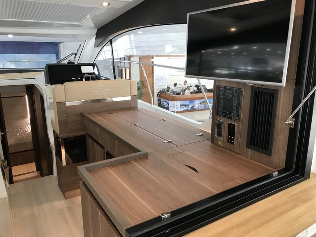 Sealine C390 | Интерьер 1