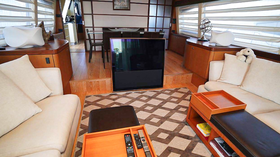 Ferretti 731 | Интерьер 1