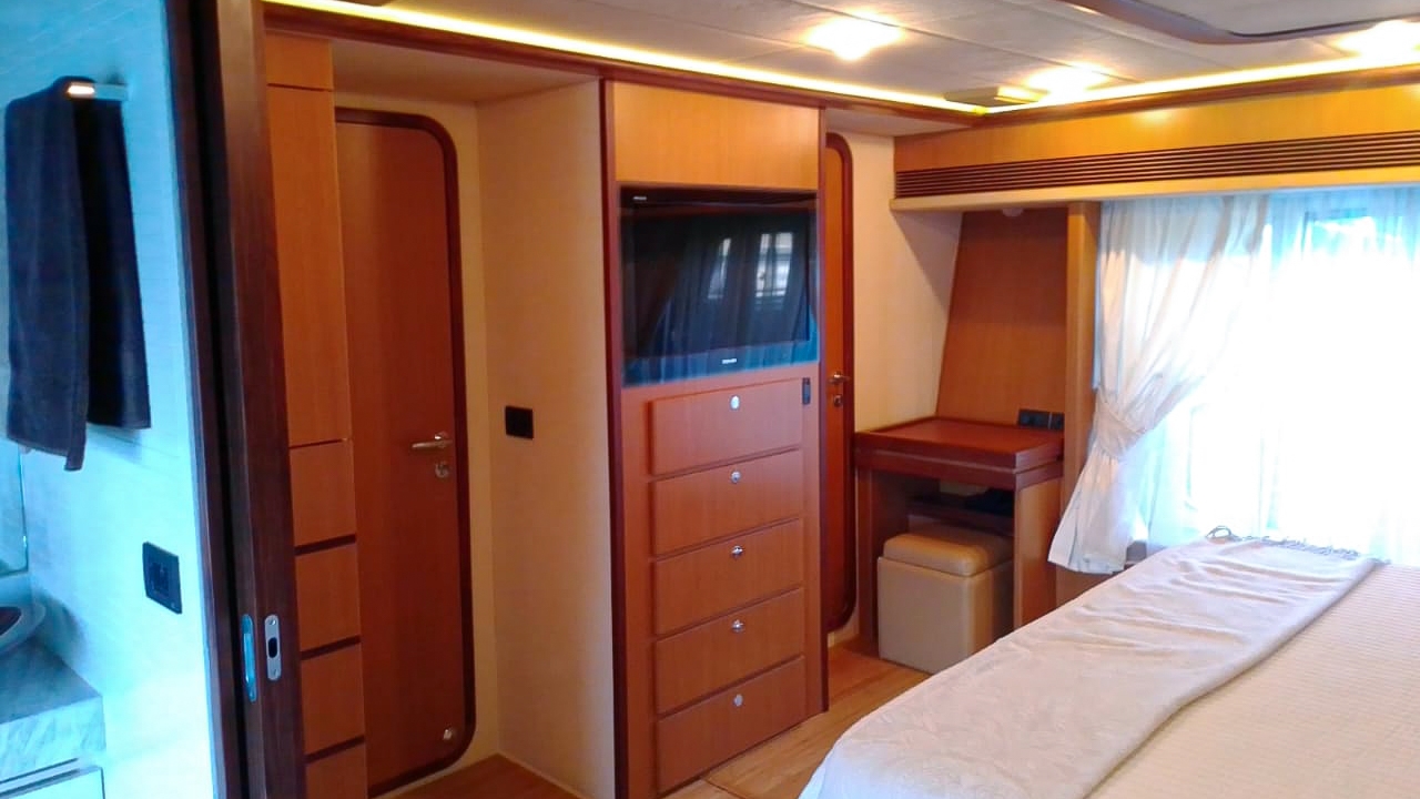 Ferretti 731 | Интерьер 8