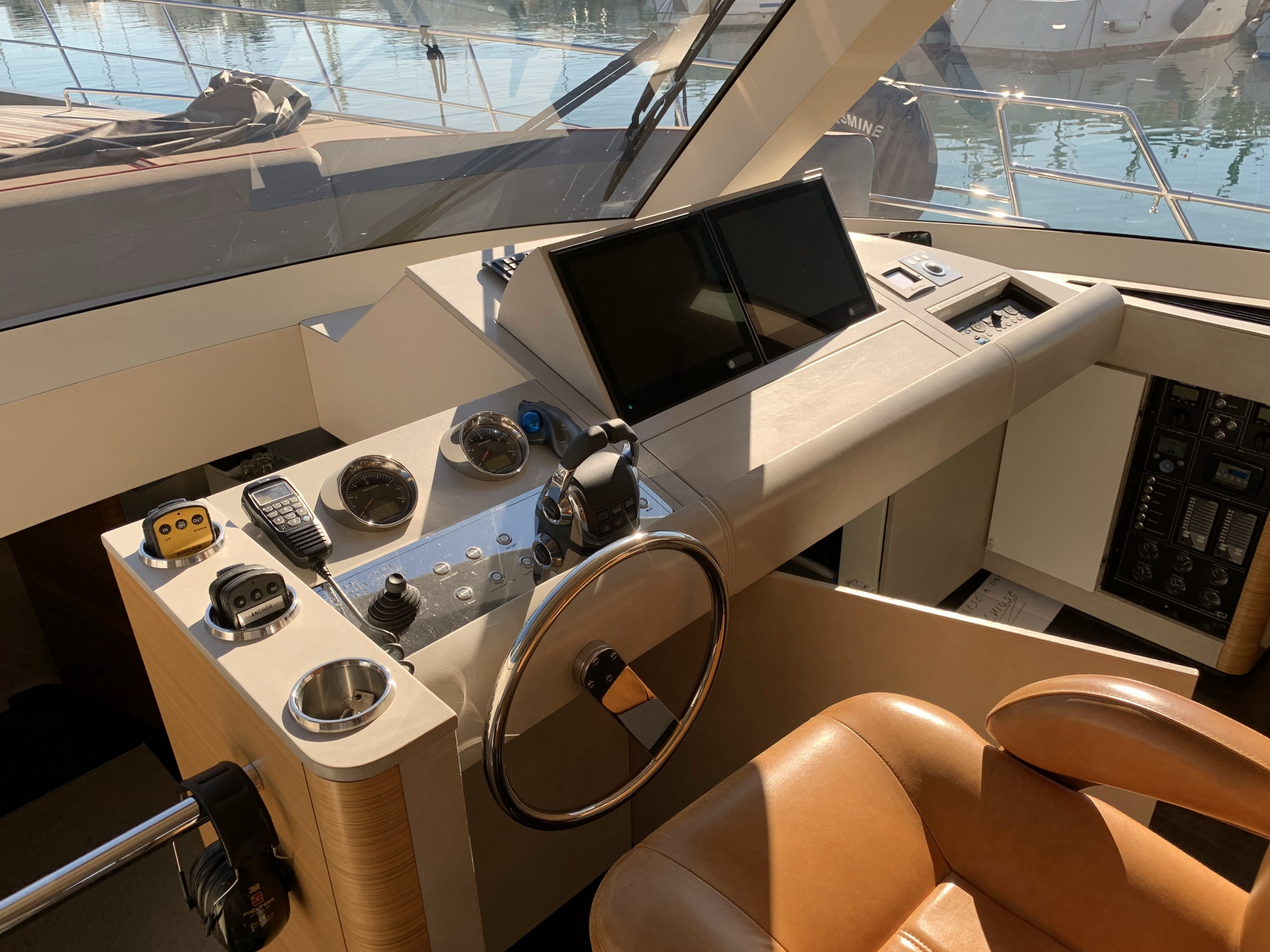 AY74 Jasmine | Интерьер 4