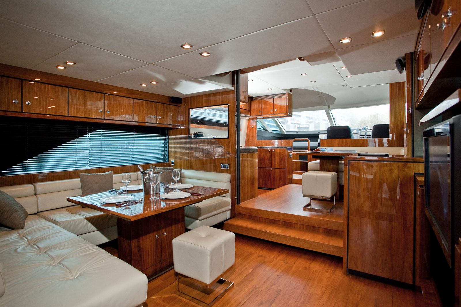 Fairline Squadron 55 (009) | Интерьер 10