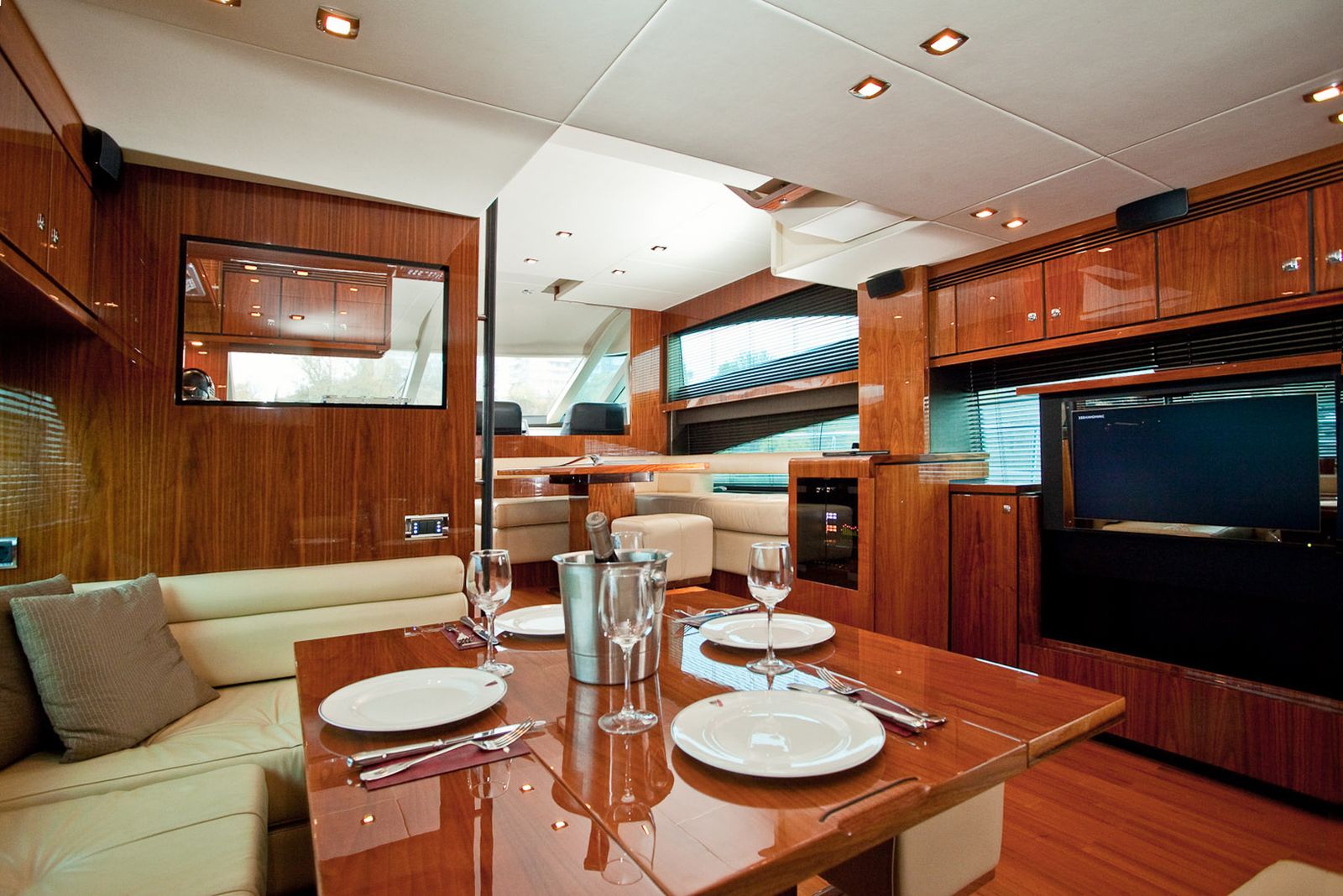 Fairline Squadron 55 (009) | Интерьер 9