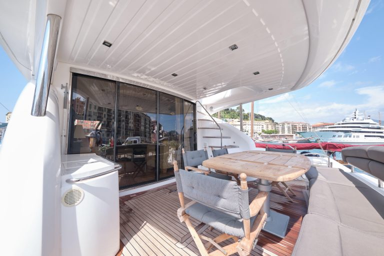 Sunseeker Manhattan 70 (2008) | Экстерьер 16