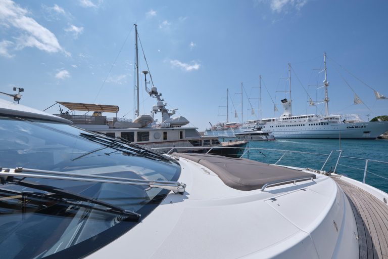 Sunseeker Manhattan 70 (2008) | Экстерьер 14