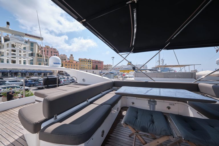 Sunseeker Manhattan 70 (2008) | Экстерьер 13