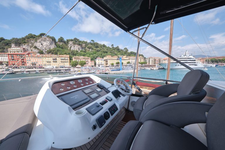 Sunseeker Manhattan 70 (2008) | Экстерьер 10