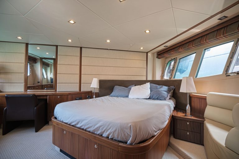 Sunseeker Manhattan 70 (2008) | Интерьер 8