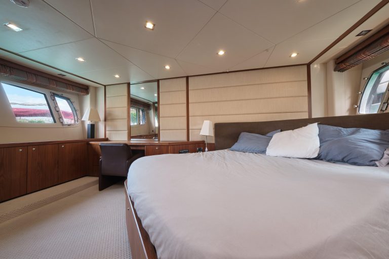 Sunseeker Manhattan 70 (2008) | Интерьер 10