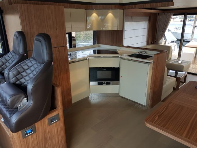 ABSOLUTE 60 FLY (2017) | Интерьер 7