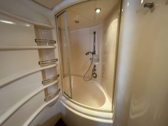Azimut 68 Plus (001) | Интерьер 8