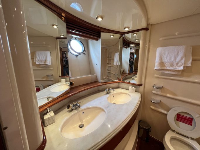 Azimut 68 Plus (001) | Интерьер 10