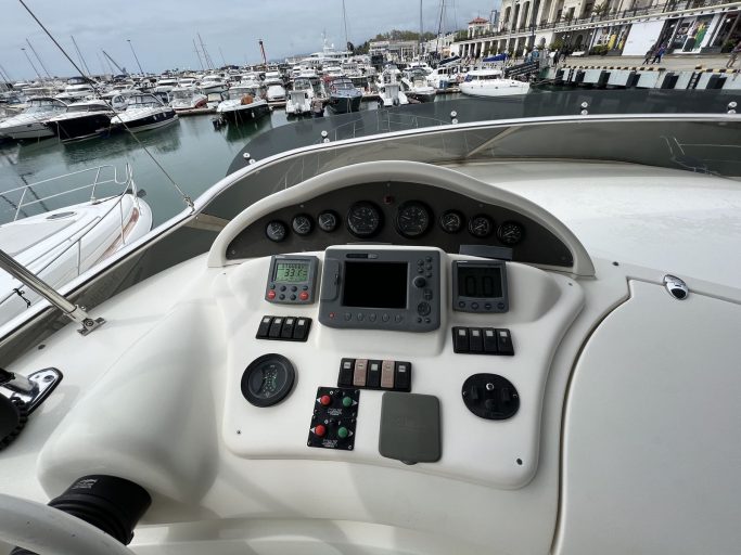 Azimut 68 Plus (001) | Экстерьер 8