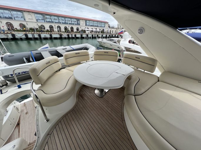 Azimut 68 Plus (001) | Экстерьер 11
