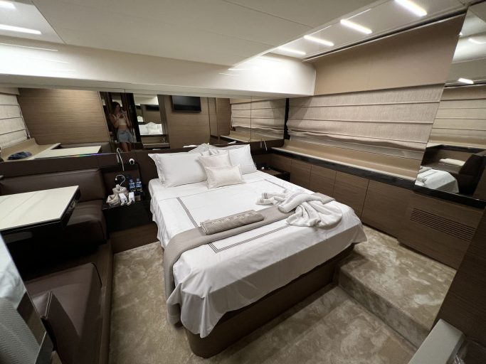 Ferretti 550 (017) | Интерьер 17