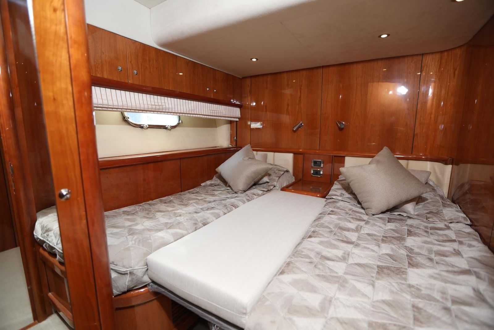 Sunseeker 82 Yacht (006) | Интерьер 15