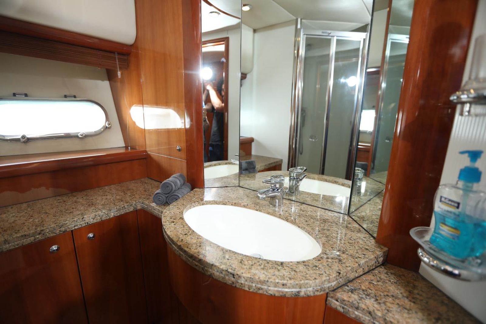 Sunseeker 82 Yacht (006) | Интерьер 16