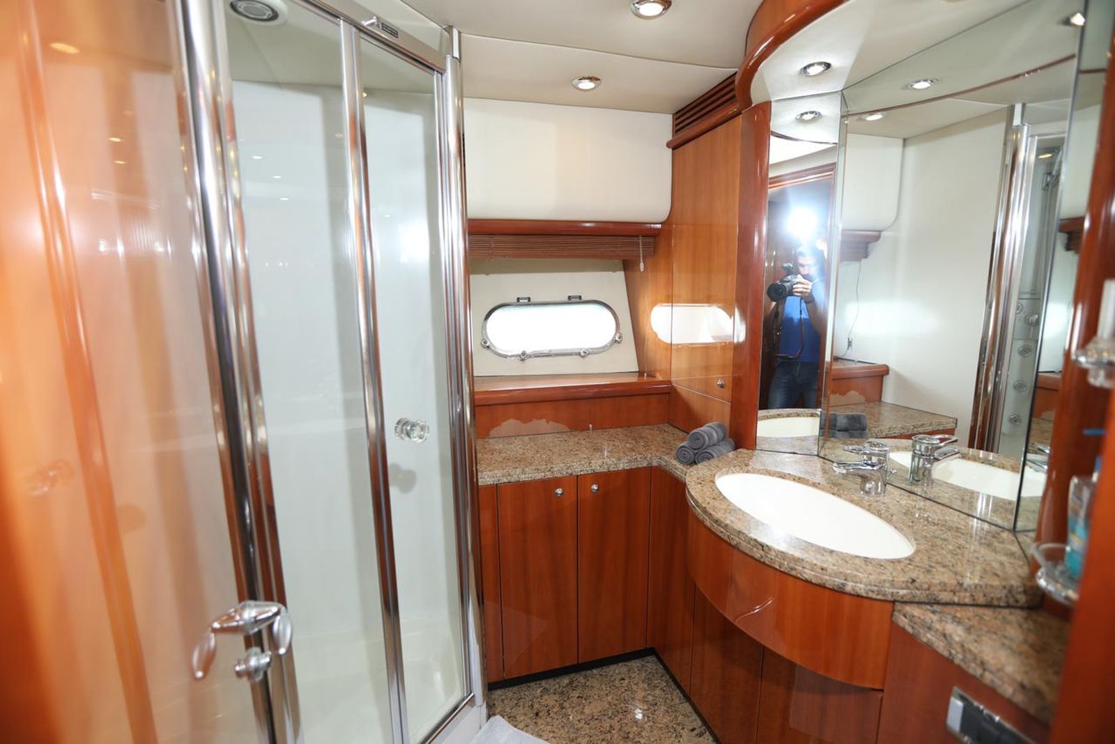 Sunseeker 82 Yacht (006) | Интерьер 18