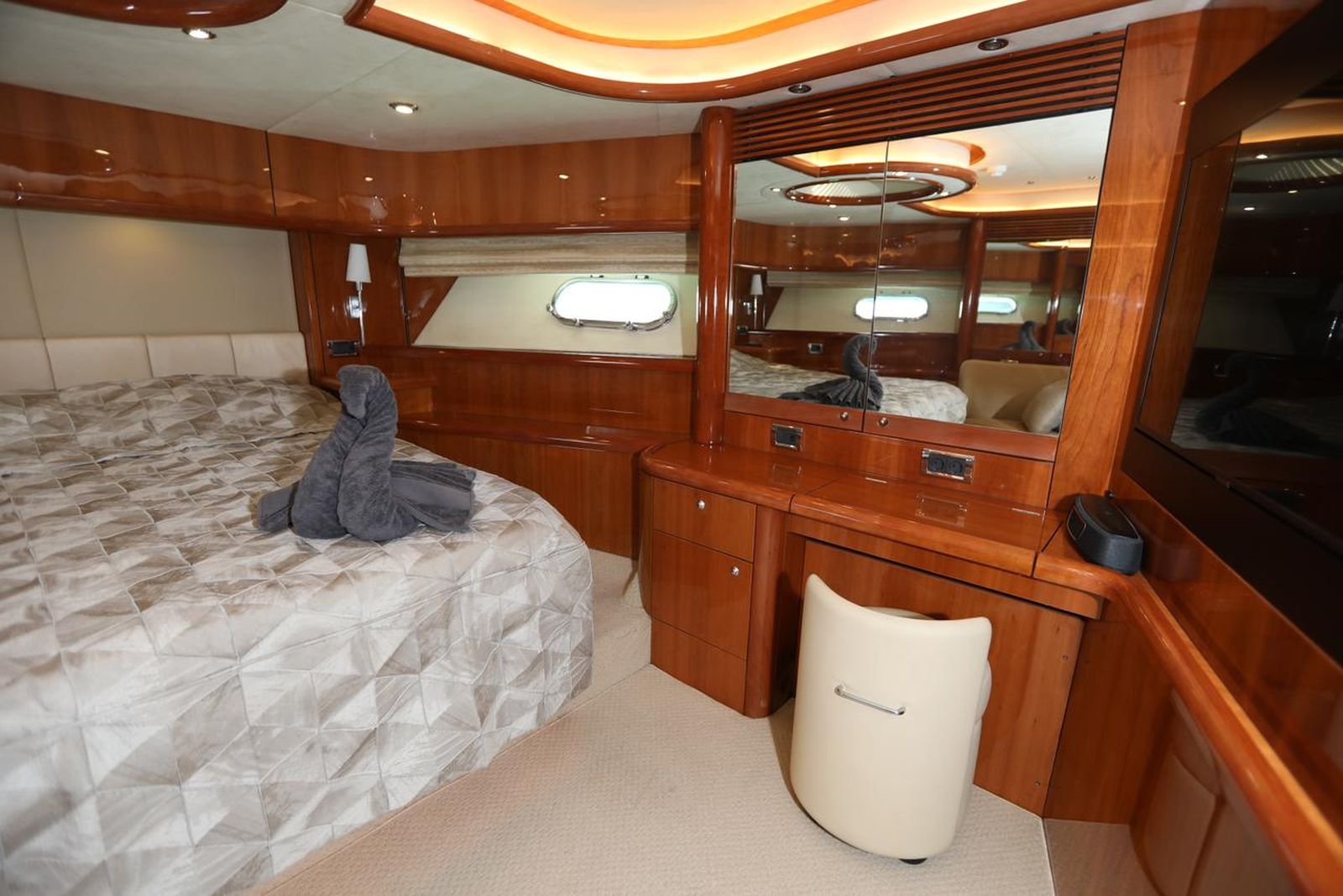 Sunseeker 82 Yacht (006) | Интерьер 19