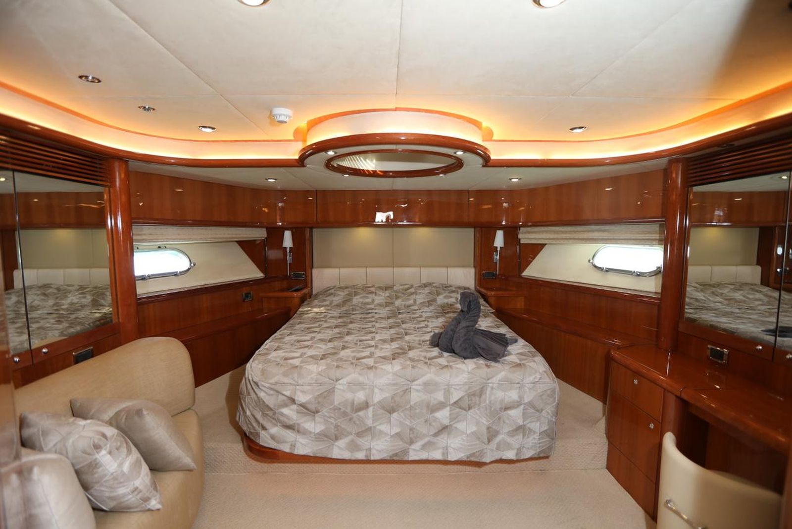 Sunseeker 82 Yacht (006) | Интерьер 20