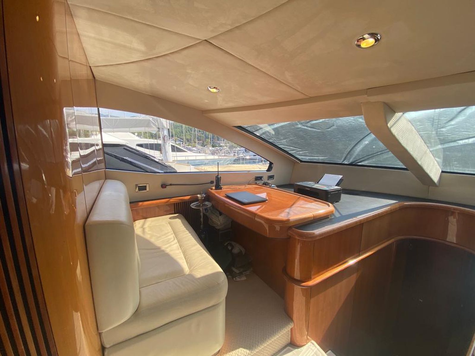 Sunseeker 82 Yacht (006) | Интерьер 10