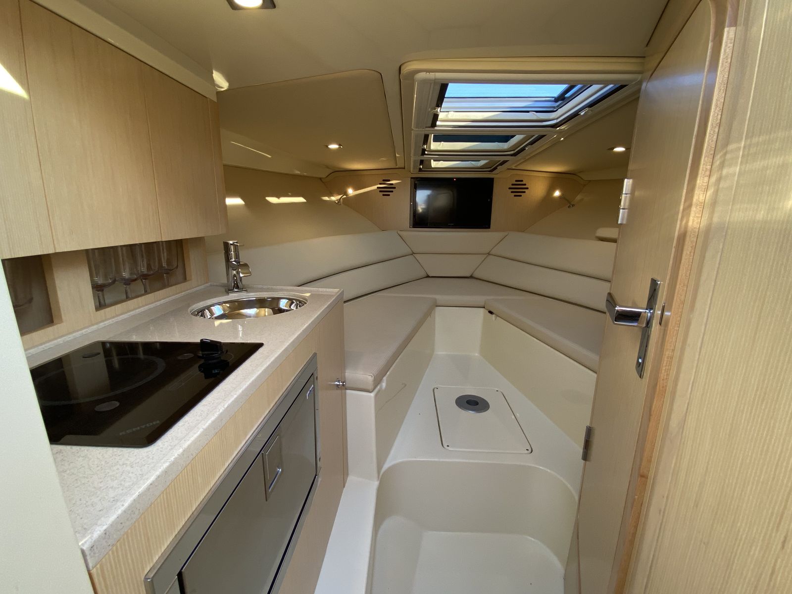 Chris Craft Corsair 34 (018) | Интерьер 1