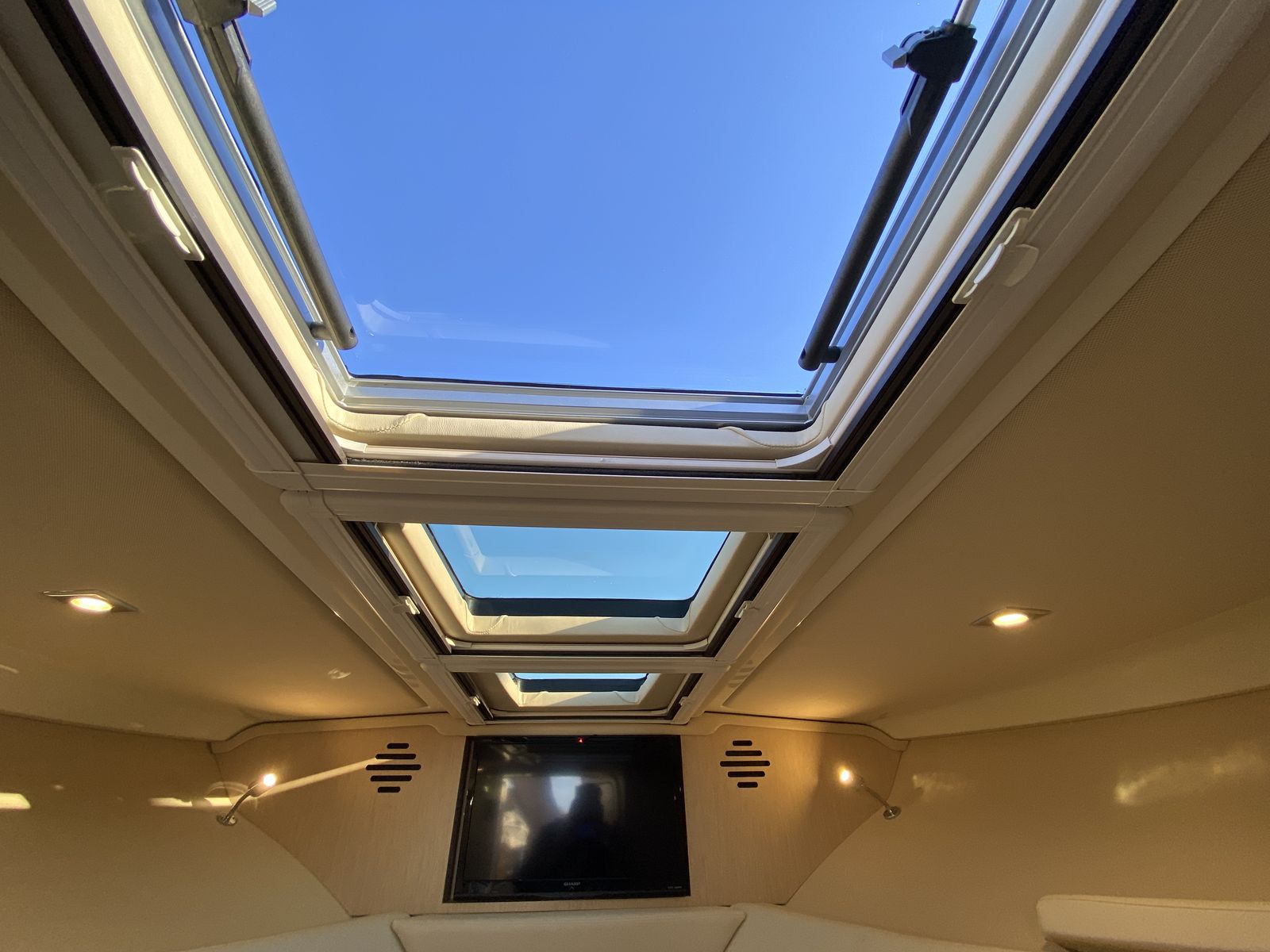 Chris Craft Corsair 34 (018) | Интерьер 5