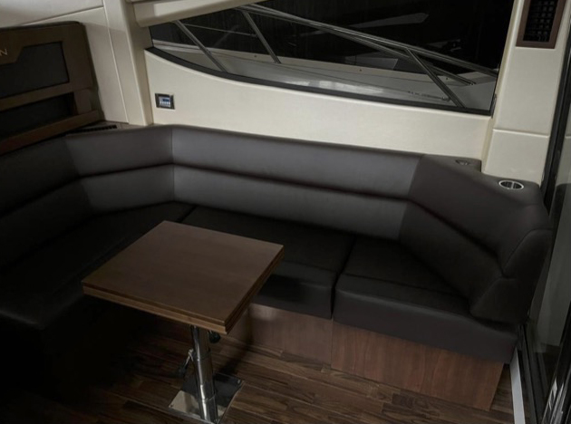 Galeon 390 HTC (015) | Интерьер 1